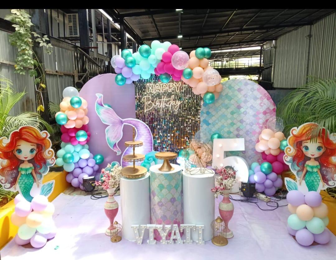 Grand Decor